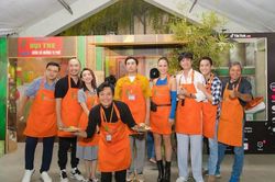 Dẫn đầu phòng vé hai ngày liên tiếp, Thu Trang quyết định chiếu luôn 'Nghề siêu dễ'