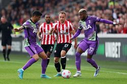 Tottenham bị níu chân, fan Arsenal cười sướng