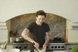 Ông trời không cho ai hoàn hảo nhưng lại để lọt Brooklyn Beckham vì một chi tiết đặc biệt