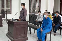 Xét xử vụ chồng đâm chết người khi giải cứu vợ