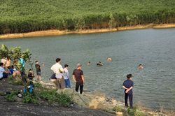 4 học sinh ở Nghệ An tắm hồ bị đuối nước tử vong