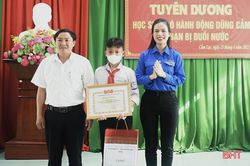 Đề xuất Trung ương Đoàn trao Huy hiệu 'Tuổi trẻ dũng cảm' cho nam sinh cứu 2 em nhỏ đuối nước ở Hà Tĩnh