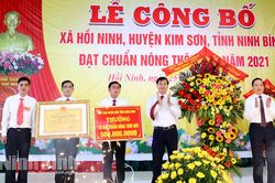 Hồi Ninh đón Bằng công nhận xã đạt chuẩn Nông thôn mới