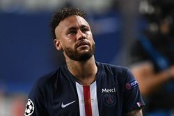 L'Equipe: 'PSG sẵn sàng bán Neymar trong hè 2022'
