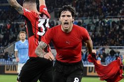 Milan giành lại ngôi đầu Serie A: Những con sư tử của Pioli