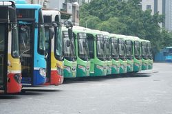 Hà Nội: Chạy tăng cường xe buýt phục vụ người dân đi lại dịp nghỉ lễ 30/4