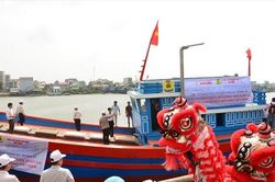 Con tàu cả nước giúp ngư dân Lý Sơn giữ biển đảo: Đã cho tỉnh khác thuê!