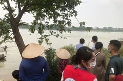 Sà lan va chạm thuyền cá trên sông Hồng làm một người tử vong, một người mất tích