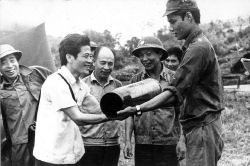 Thời gian khó, chúng tôi khăng khít bên nhau