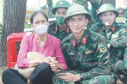 Chính trị - Xã hội An ninh - Quốc Phòng Kết nối yêu thương cho tân binh
