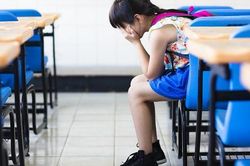 Báo động ngày càng nhiều trẻ cô đơn, nghĩ đến tự tử