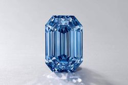 Viên kim cương xanh lớn nhất thế giới được đấu giá hơn 57 triệu USD