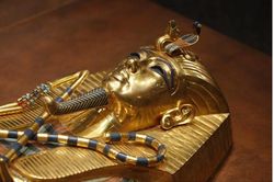 Mở mộ vua Ai Cập Tutankhamun, chuyên gia choáng váng thấy thứ này