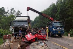 4 người trong một gia đình gặp nạn trên đường đi du lịch