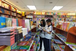 Sách giáo khoa lớp 3, 7, 10 theo chương trình mới: Giá tăng từ 200 đến 300%