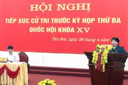 Đại biểu Quốc hội tỉnh tiếp xúc cử tri tại huyện Tân Sơn