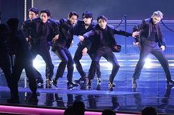 BTS đổi vũ đạo ở Grammy 2022, màn diễn trở thành biểu tượng