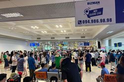 Sân bay Nội Bài nêm kín người về quê, du lịch dịp nghỉ lễ 30/4 - 1/5