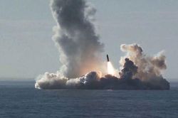 Tàu ngầm Nga nã tên lửa hành trình vào Ukraine, NATO hứa hỗ trợ Kiev nhiều năm