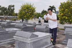 Chủ tịch Quốc hội dâng hương tưởng niệm liệt sỹ, Chủ tịch Hồ Chí Minh