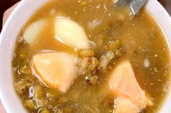 Chè đậu xanh ăn kèm với trứng vịt: Món nửa ngọt nửa mặn chỉ có ở miền Tây