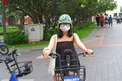 Người TP.HCM chọn ở lại thành phố nghỉ lễ, đạp xe dạo mát