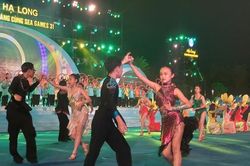 Carnaval Hạ Long 2022 thu hút hàng vạn người tham gia