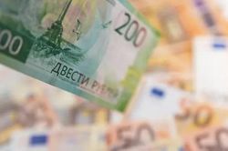 Đồng rúp Nga tiếp tục tăng lên mức cao nhất hơn 2 năm so với euro