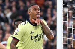 Arsenal lấy lại vị trí thứ 4