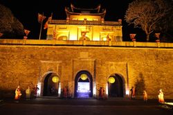 Ấn tượng tour đêm 'Giải mã Hoàng thành Thăng Long'