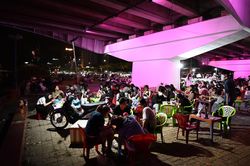 'Hot trend' tô tượng dưới chân cầu quay sông Hàn hút giới trẻ