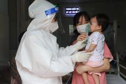 Gặp lại nữ điều dưỡng vì chống dịch không thể chịu tang mẹ
