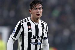 Tin MU 2/5: Chiêu mộ Dybala, mua chuyên gia bóng chết 75 triệu