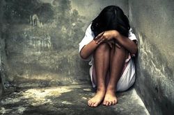 Bắt khẩn cấp người đàn ông giở trò đồi bại với 2 bé gái