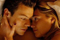 Khán giả sốc với cảnh phim 18+ của Harry Styles