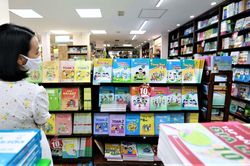 Ninh Bình: Không được ép học sinh, phụ huynh mua tài liệu tham khảo
