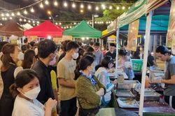 Chợ đêm lớn nhất Đà Nẵng nhộn nhịp sáng đèn, hàng quán kín bàn