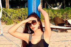 Siêu mẫu Thúy Hạnh tung ảnh bikini kèm tiết lộ bất ngờ