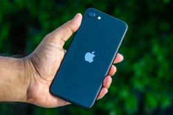 iPhone SE 2020 giá chưa đến 10.5 triệu đồng trong tháng 5/2022