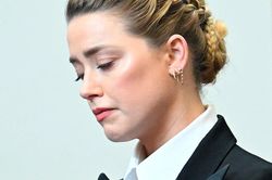 Amber Heard yêu cầu bác bỏ vụ kiện, nhưng tòa từ chối