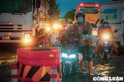TP. HCM: Sau cơn mưa vào giờ tan tầm, nhiều đoạn đường ngập nặng
