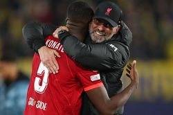 HLV Klopp nói gì ở giờ nghỉ để giúp Liverpool lội ngược dòng?