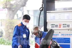 Giá xăng tiếp tục tăng lần thứ 8, RON 95 gần 28.500 đồng/lít