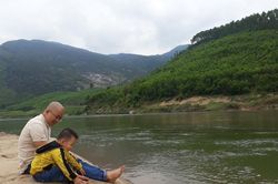 Cha mẹ biết cách sống hạnh phúc, con cái mới hạnh phúc