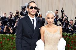 Mất công giảm cân cấp tốc để lên đồ, gu thời trang tại Met Gala của Kim K vẫn bị chê 'nhạt hơn nước ốc'