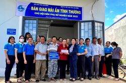 Lâm Hà: Trao 'Mái ấm tình thương' trị giá 120 triệu đồng