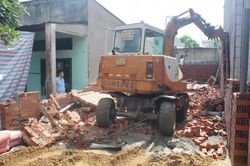 Cưỡng chế 18 căn nhà xây dựng trái phép có dấu hiệu giang hồ 'bảo kê'