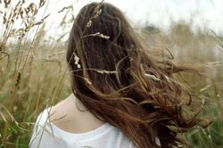 Đứng trước khó khăn, thay vì thoái lui hoặc tìm chốn nương tựa, em hãy cứ mạnh mẽ hết mình