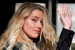 Amber Heard phản đòn