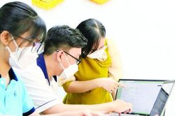 Ngày đầu đăng ký thi tốt nghiệp THPT: Thí sinh thận trọng